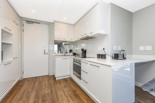 Una cocina o cocineta en The Park Central Residence - WITH GENERATOR