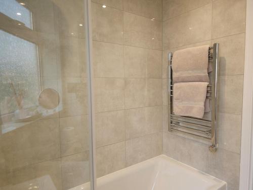 Ένα μπάνιο στο 3BR - Luxury Home Away From Home - Contractor Digs - Near LGW Airport
