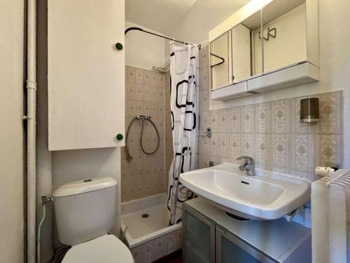 a bathroom with a toilet and a sink and a shower at Studio cosy à Vars, 2 couchages, proche pistes - FR-1-330B-182 in Vars