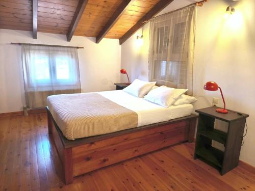 Ένα ή περισσότερα κρεβάτια σε δωμάτιο στο Casa Evriali Apartments