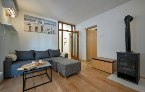Χώρος καθιστικού στο Cozy Home In Curlovac