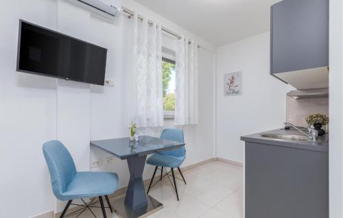 Lovely Apartment In Pula With Wifi