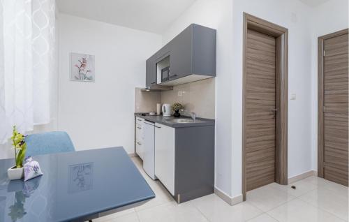 Lovely Apartment In Pula With Wifi