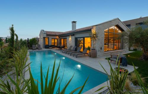 Luxurious Home In Tar