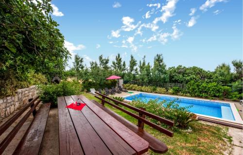 Πισίνα στο ή κοντά στο Amazing Apartment In Stara Vas
