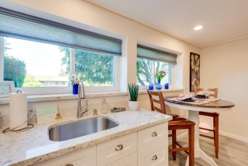 Gambar di galeri bagi Seattle-Area Studio, 2 Mi to St Edward State Park! di Kenmore