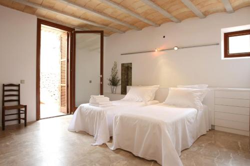 En eller flere senge i et værelse på 5-Star Elegance Awaits: Mallorca Villa 1008