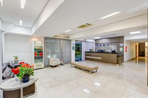 A cozinha ou cozinha compacta de BH Jaraguá Hotel