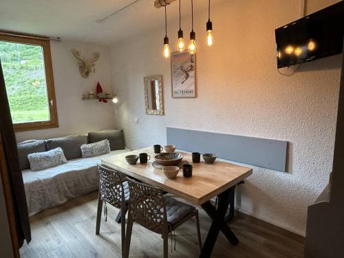 Appartement skis aux pieds avec balcon à Méribel