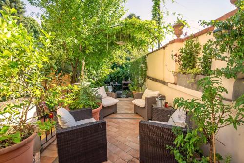 Spacious Home 4BR Garden Free Parking Near Center
