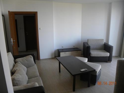 Afbeelding uit fotogalerij van ApartComplex New Tawn in Obzor