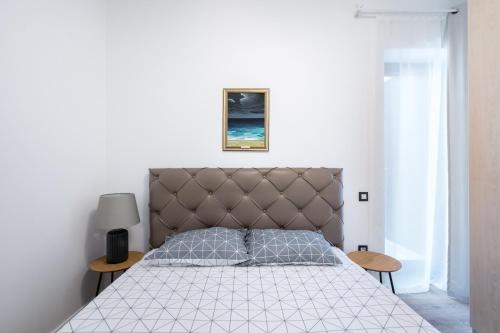 Giường trong phòng chung tại Northside Luxe 2BR