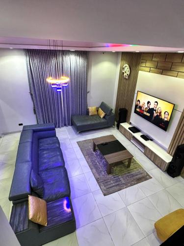 Elegant 2 Bedroom Retreat with Netflix and Calm Ambience