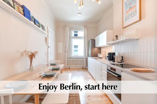 Calm City Escape - 75m2 Central Berlin Altbau-Apartment, 2BR, Smart-TV, Garden photo 3