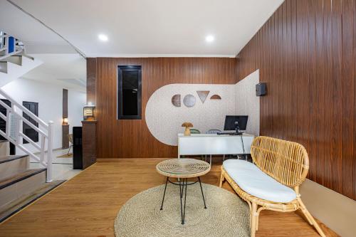 a living room with a table and two chairs at Cove Padonan Inn in Dalung
