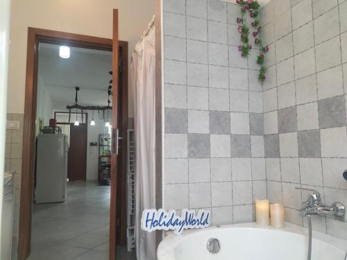 Ένα μπάνιο στο Casa Sole Nascente by Holiday World
