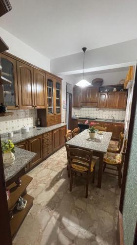 a kitchen with a table and chairs in a room at Brezza Marina in Gallico