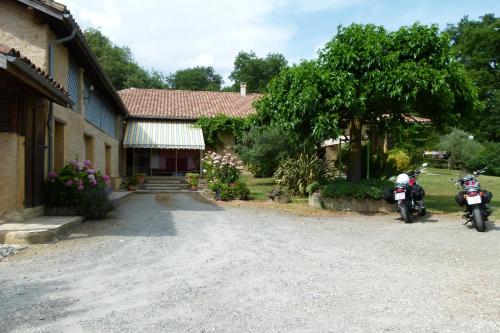 Photo de la galerie de l'établissement Chambre privée dans une maison typique gasconne, à Ornézan