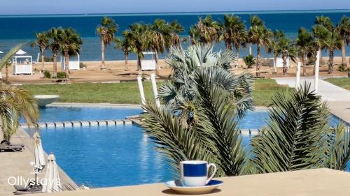 Ollystays Mangrovy Seaview Penthouse 3BR Beach & Pool access