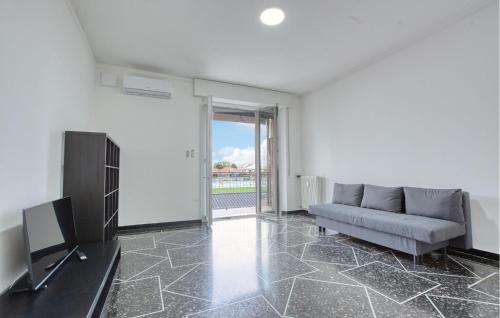 Μια τηλεόραση ή/και κέντρο ψυχαγωγίας στο Cozy Apartment In Chiavari With Wifi
