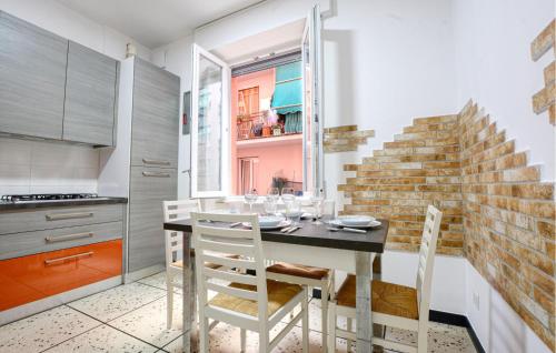 Η κουζίνα ή μικρή κουζίνα στο Cozy Apartment In Chiavari With Wifi
