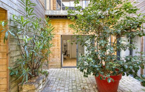 En have udenfor Lovely Apartment In La Rochelle With Wifi