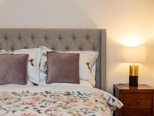 Ένα ή περισσότερα κρεβάτια σε δωμάτιο στο 6 Bed in Cadeleigh 66780