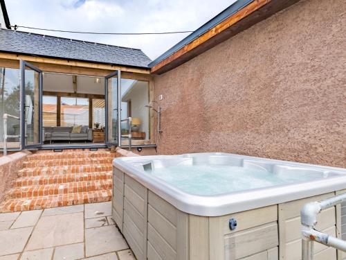 Φωτογραφία από το άλμπουμ του 6 Bed in Cadeleigh 66780 σε Cadeleigh