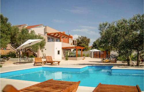 1 Bedroom Stunning Apartment In Bibinje
