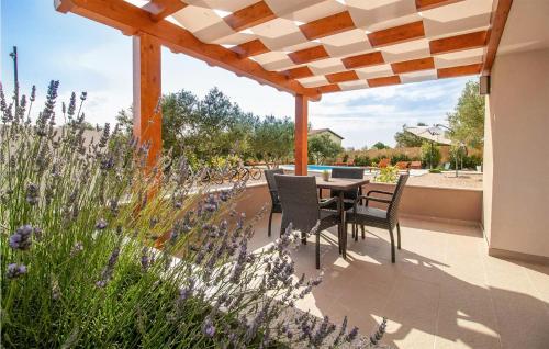 1 Bedroom Stunning Apartment In Bibinje