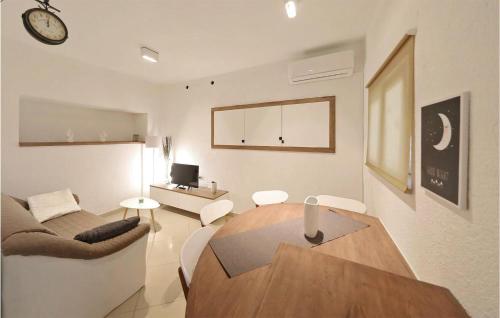 1 Bedroom Stunning Apartment In Bibinje