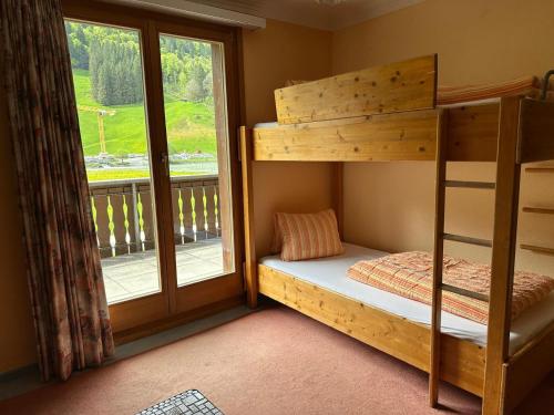 Una cama o camas en una habitación de Pension St. Jakob