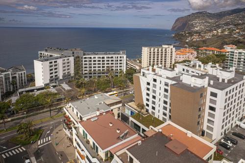 Portola Penthouse by YMR