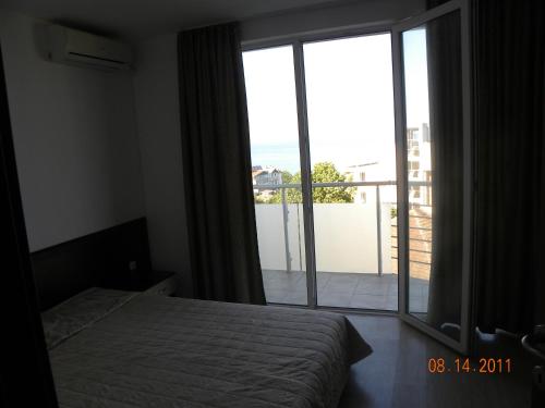 Afbeelding uit fotogalerij van ApartComplex New Tawn in Obzor