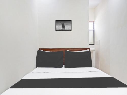 Postel nebo postele na pokoji v ubytování Hotel O Nutan Lodging