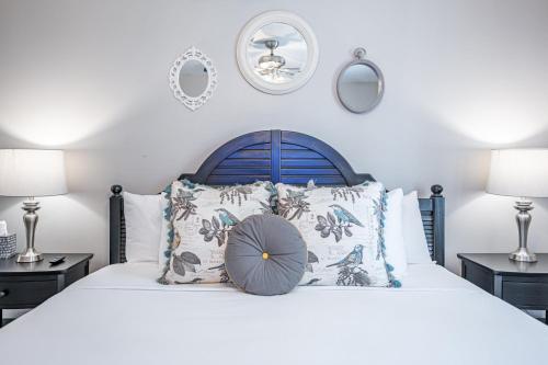Letto o letti in una camera di Welcome To This 4BR Getaway Near LakePoint Sports