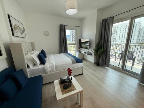 Postel nebo postele na pokoji v ubytování Stylish Yas Island Studio Near SeaWorld