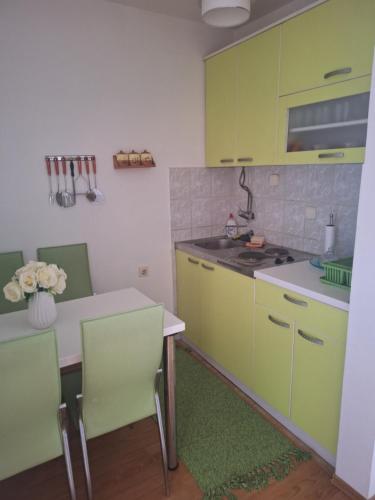 Kuchyň nebo kuchyňský kout v ubytování Apartment Štulović
