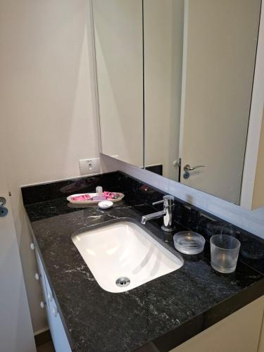 a bathroom counter with a sink and a mirror at Residencial Miró apartamento 53 centro in Foz do Iguaçu