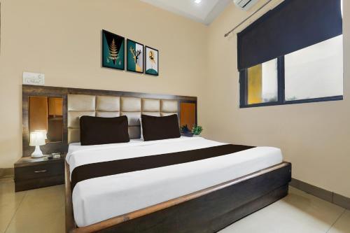 a bedroom with a large bed in a room at SPOT ON Hotel Center Point Inn in Bhilai