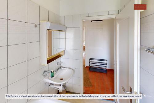 Koupelna v ubytování Easy Living in This 2BR Zurich Apartment