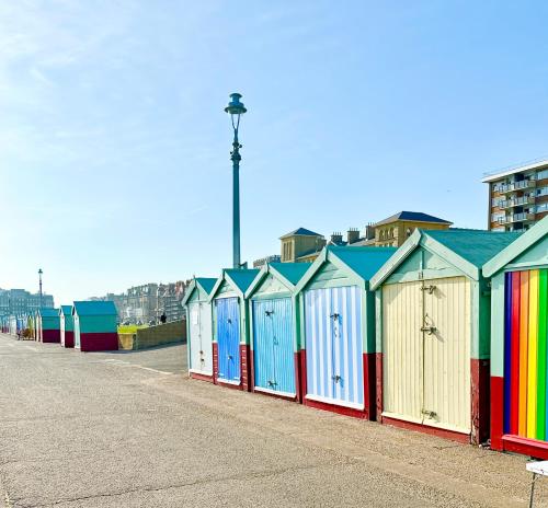 CENTRAL HOVE Large 2 bedroom Private residence with PARKING & BEACH HUT photo 40