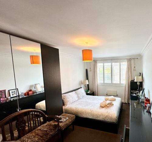 CENTRAL HOVE Large 2 bedroom Private residence with PARKING & BEACH HUT photo 39