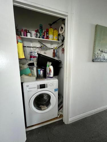 CENTRAL HOVE Large 2 bedroom Private residence with PARKING & BEACH HUT photo 34