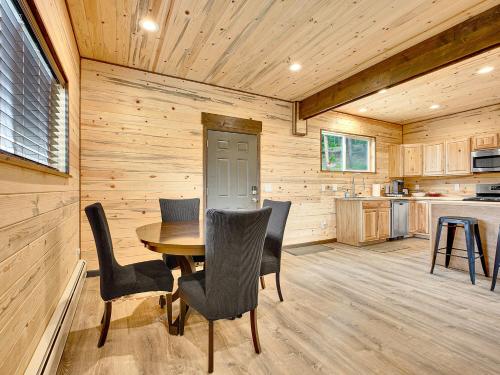 Η κουζίνα ή μικρή κουζίνα στο Switchback_Little Divide cabin