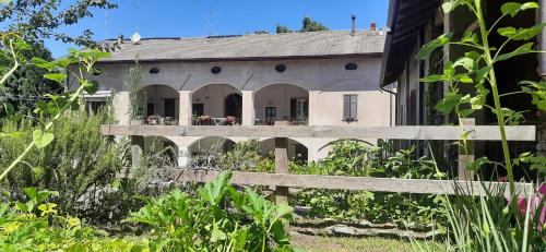 a house with a fence in front of it at cascina lago in Montorfano
