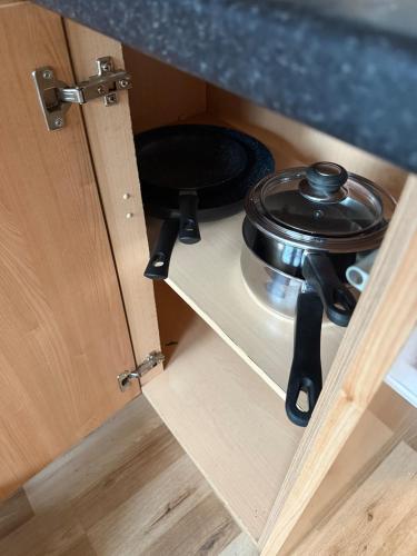 a pot in a drawer of a kitchen cabinet at Cozy Kirkcaldy Hideaway - 3br House in Kirkcaldy