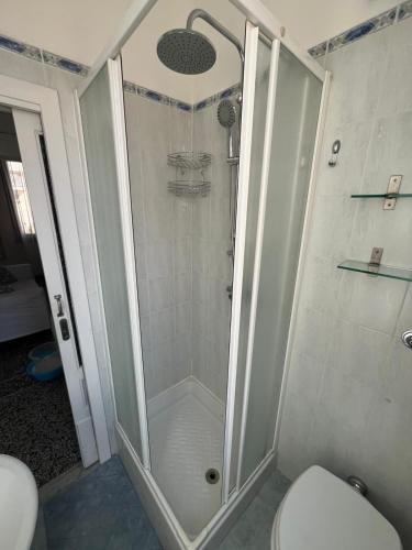 Ένα μπάνιο στο Marisa Apartment