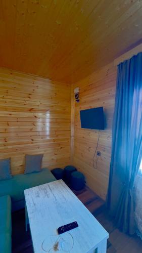 a room with a bed and a table in a cabin at Luna di Mare in Ureki