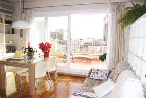 Attic with terrace Barcelona center